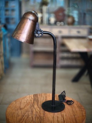 Lampa stołowa w stylu retro