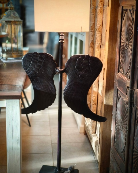Lampa stojąca skrzydła czarne