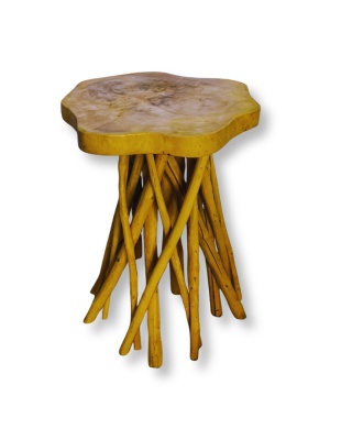 Taboret z drewnem driftwood